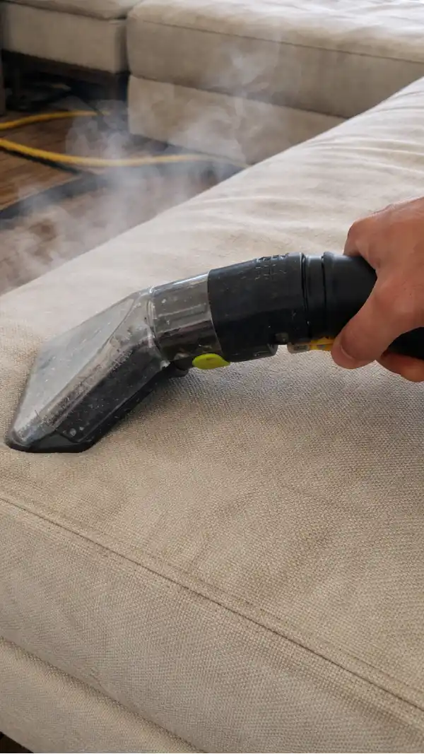 140 derece kuru buhar ile koltuk ve yataklarda termal dezenfeksiyon uygulaması